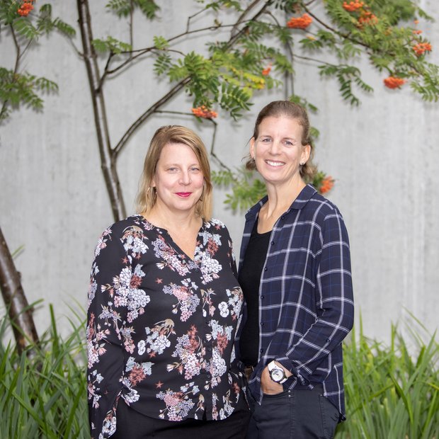 Elke Nuoffer und Claudia Woodtli, Schulsozialarbeit-Team (Bild: Roth + Schmid Fotografie)